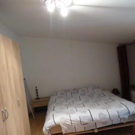 Daire De L'eau D'heure C23 Commodore Les Josephines *