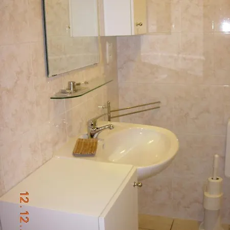 Daire De L'eau D'heure C23 Commodore Les Josephines *