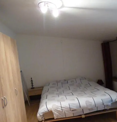 Apartment De L'eau D'heure C23 Commodore Les Josephines *